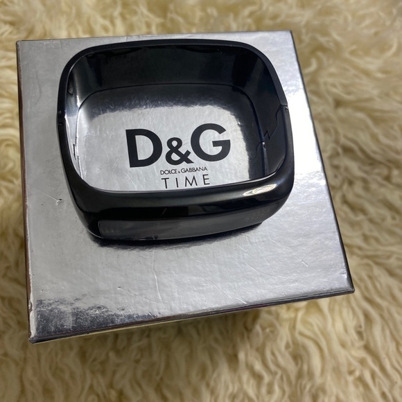 LIKE NEW DOLCE AND GABBANA CRYSTAL DIAL BANGLE LADIES WATCH DW0256 - Picture 2 of 5